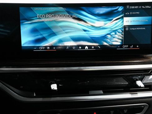 Used 2025 BMW X7 xDrive40i AWD/4WD image 18