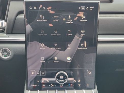 Used 2025 GMC Terrain Elevation w/ Technology Package II AWD/4WD image 19