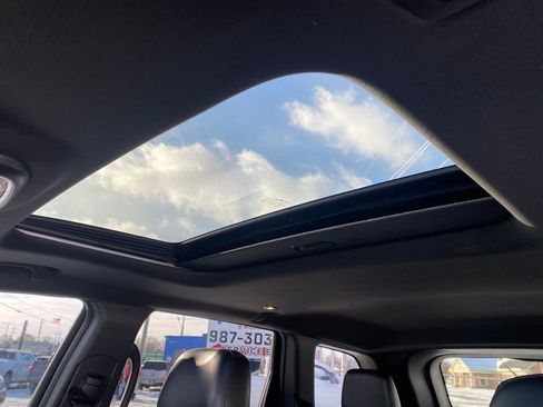 Used 2018 Jeep Grand Cherokee Altitude image 12