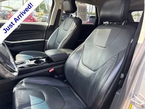 Used 2015 Ford Edge Titanium w/ Technology Package FWD image 9