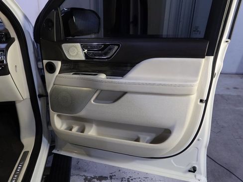 Used 2020 Lincoln Navigator Black Label w/ Cargo Convenience Package image 31