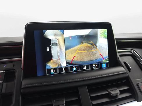Used 2022 Chevrolet Tahoe Z71 w/ Luxury Package AWD/4WD image 23