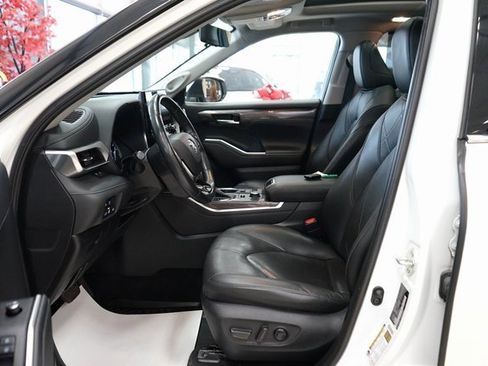 Used 2021 Toyota Highlander Platinum image 30