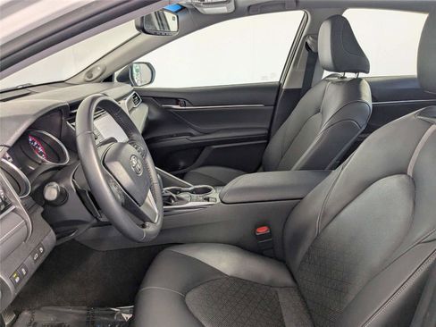 Used 2018 Toyota Camry XSE FWD image 8