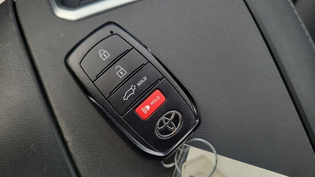 Used 2024 Toyota Highlander Platinum AWD/4WD image 28