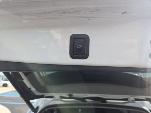Used 2019 Toyota Highlander XLE AWD/4WD image 14
