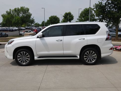 Used 2023 Lexus GX 460 Luxury w/ Accessory Package AWD/4WD image 6