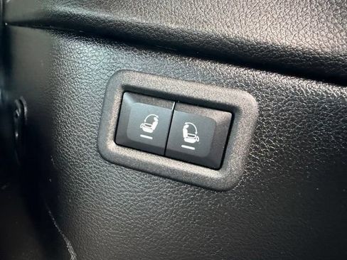Used 2025 Jeep Wagoneer L Series II AWD/4WD image 23