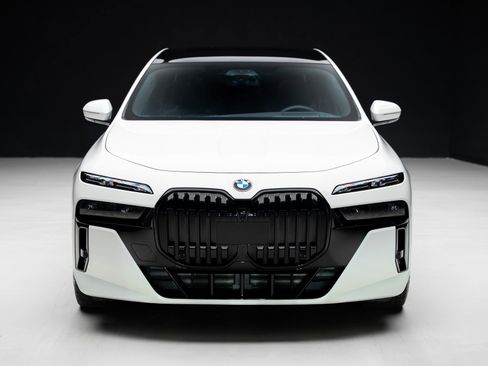 Used 2024 BMW 760i xDrive image 7