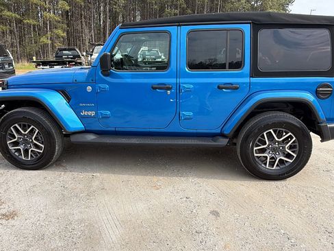 Used 2024 Jeep Wrangler Sahara image 11
