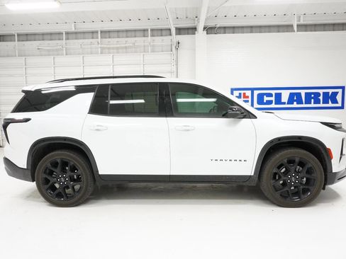 Used 2024 Chevrolet Traverse RS w/ LPO, Floor Liner Package image 4