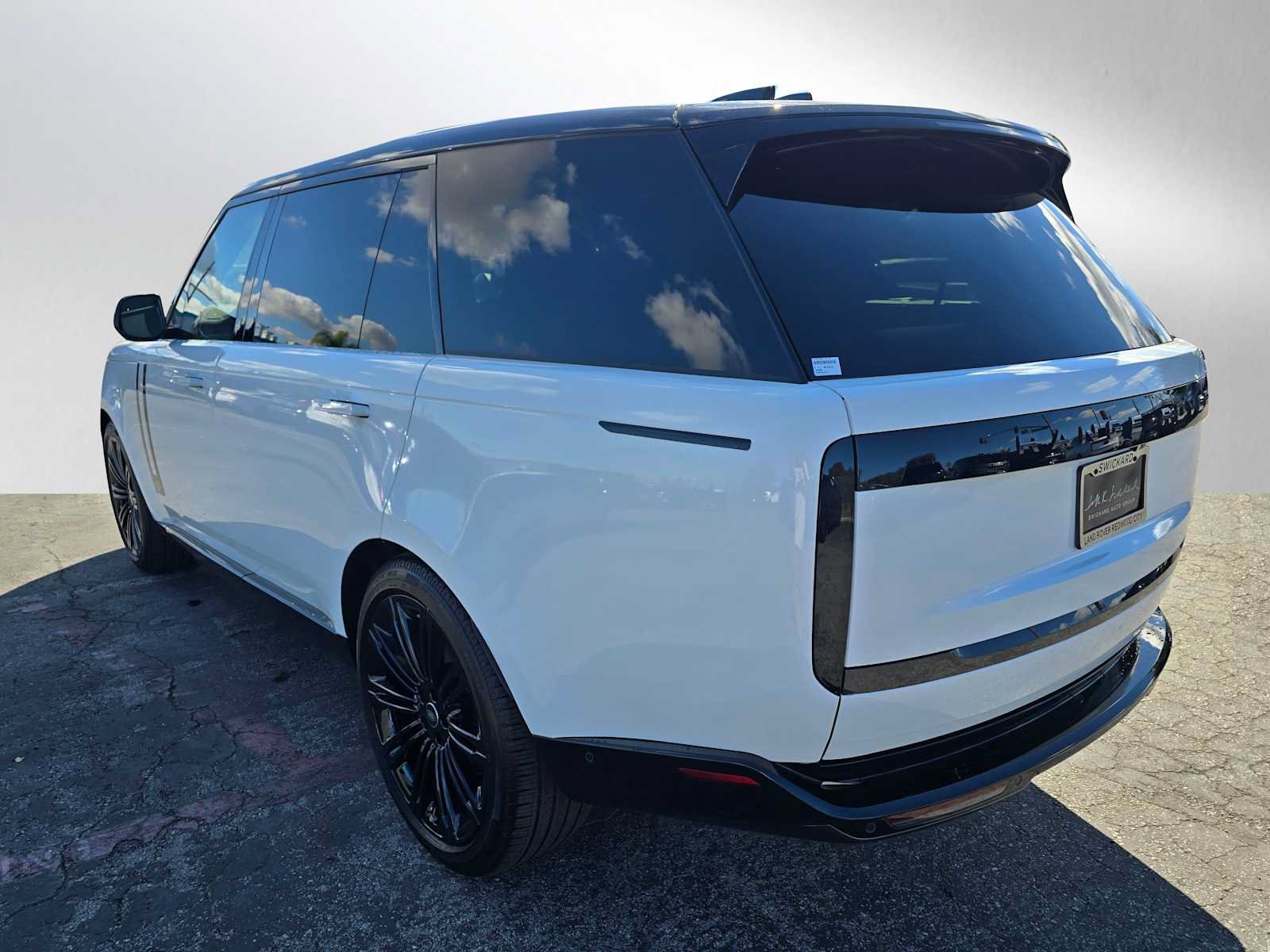 New 2025 Land Rover Range Rover Long Wheelbase SE AWD/4WD image 3