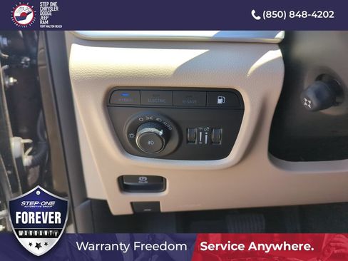 Used 2022 Jeep Grand Cherokee Limited 4xe w/ Luxury Tech Group II AWD/4WD image 19