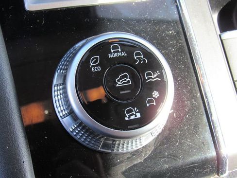 Used 2023 Mitsubishi Outlander SE image 29