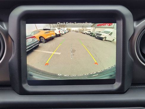 Used 2023 Jeep Wrangler Willys image 17