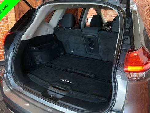 Used 2017 Nissan Rogue SV w/ SV Premium Package image 42