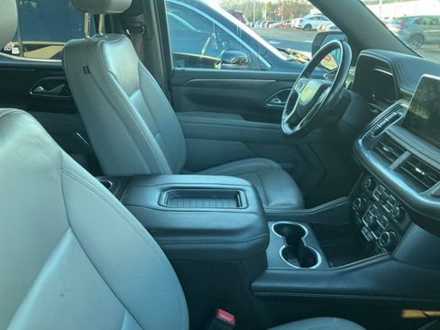 Used 2022 Chevrolet Tahoe LT w/ Luxury Package image 4