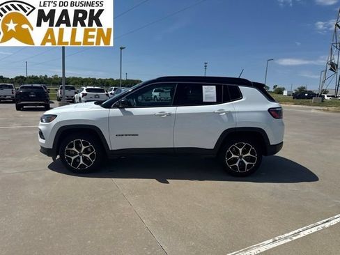 Used 2025 Jeep Compass Limited AWD/4WD image 3