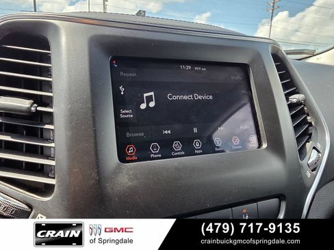 Used 2021 Jeep Cherokee Latitude Plus FWD image 16