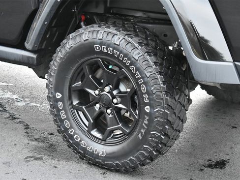 Certified 2022 Jeep Gladiator Willys image 9