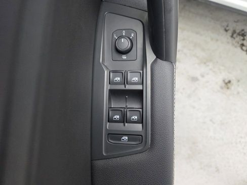 Used 2023 Volkswagen Tiguan S image 9