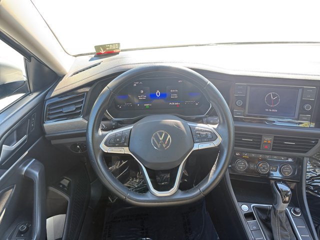 Used 2024 Volkswagen Jetta SE FWD image 14