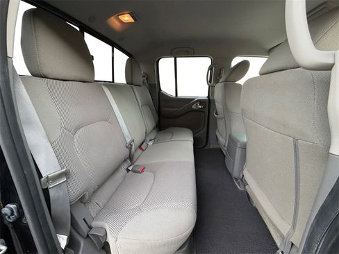 Used 2018 Nissan Frontier SV image 20