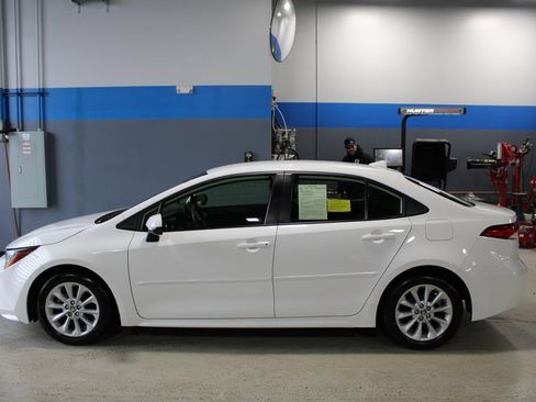 Used 2022 Toyota Corolla LE image 16
