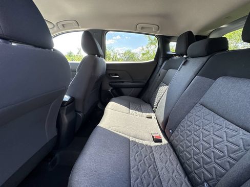 Certified 2025 Nissan Kicks SV AWD/4WD image 25