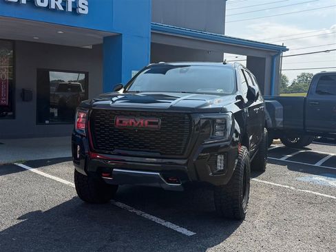 Used 2021 GMC Yukon XL AT4 w/ AT4 Premium Plus Package AWD/4WD image 3