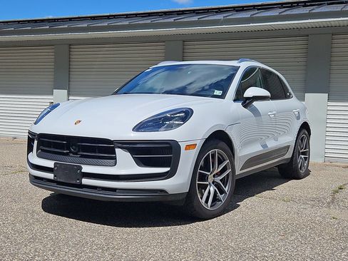 Certified 2023 Porsche Macan S AWD/4WD image 1