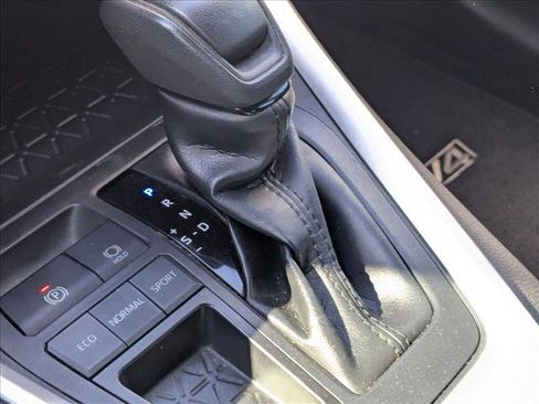 Used 2019 Toyota RAV4 LE image 8