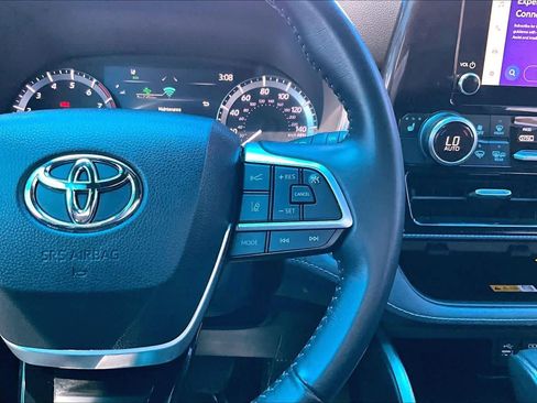 Used 2023 Toyota Highlander XSE image 25