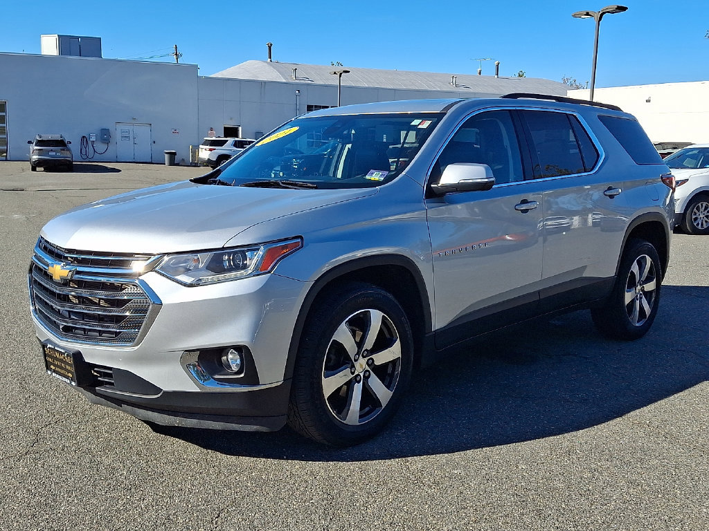 Certified 2021 Chevrolet Traverse LT w/ LT Premium Package AWD/4WD image 3