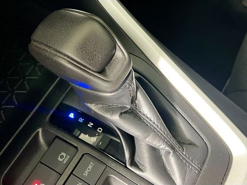 Used 2020 Toyota RAV4 LE FWD image 22