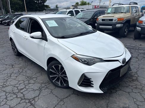 Used 2018 Toyota Corolla SE w/ Carpet Mat Package (TMS) FWD image 2