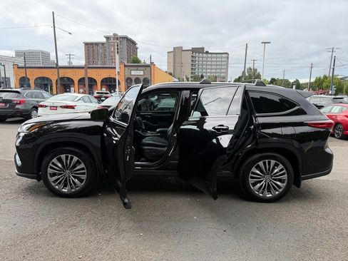 Used 2021 Toyota Highlander Platinum AWD/4WD image 24