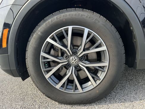 Used 2020 Volkswagen Tiguan SE AWD/4WD image 12