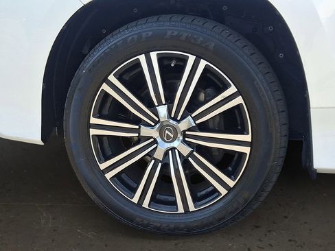 Used 2021 Lexus LX 570 4WD w/ Luxury Package image 9