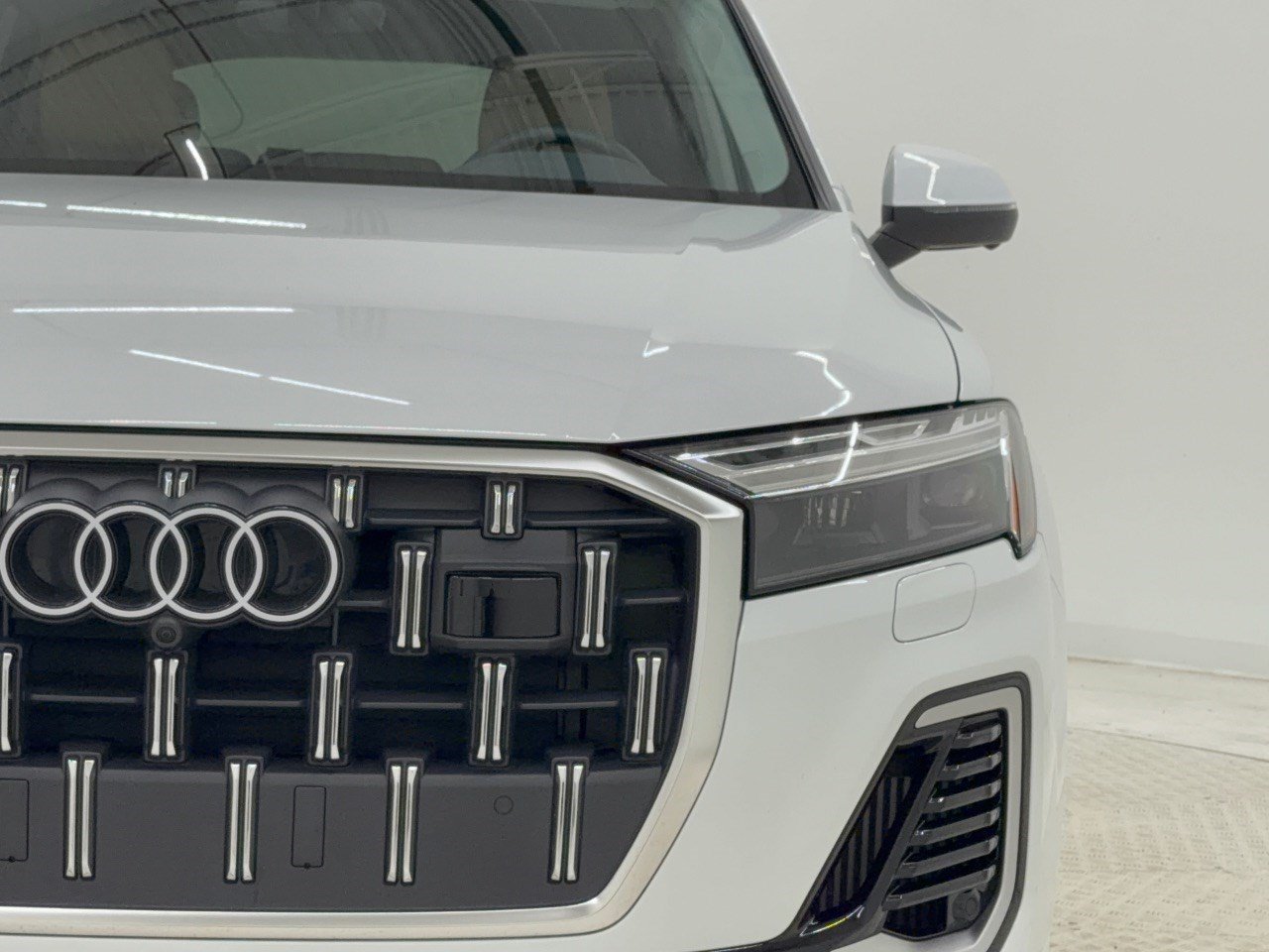 Used 2025 Audi Q7 3.0T Premium Plus w/ Premium Plus Package AWD/4WD image 12
