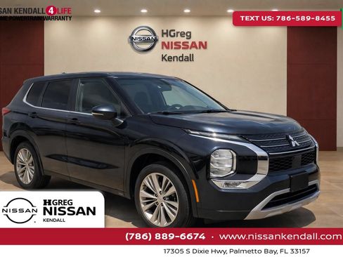 Used 2022 Mitsubishi Outlander ES FWD image 1