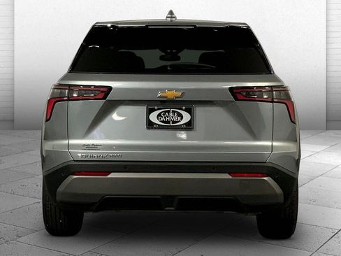 Used 2025 Chevrolet Equinox LT image 3