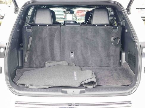 Used 2022 Toyota Highlander XSE FWD image 30