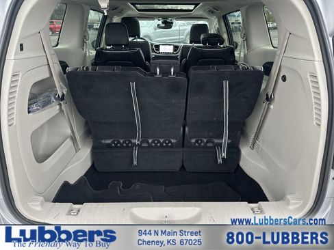 Used 2024 Chrysler Pacifica Limited FWD image 23