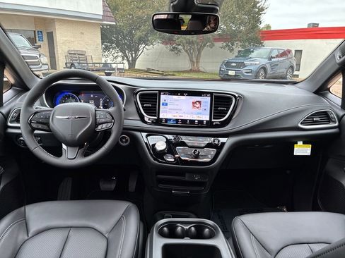 New 2026 Chrysler Pacifica Select w/ S Appearance Package image 13