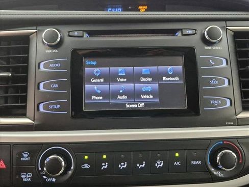 Used 2019 Toyota Highlander LE FWD image 13