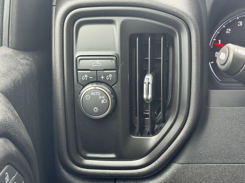 Used 2022 Chevrolet Silverado 1500 Custom image 32