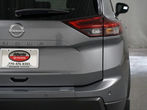 Used 2025 Nissan Rogue SV w/ SV Premium Package FWD image 10