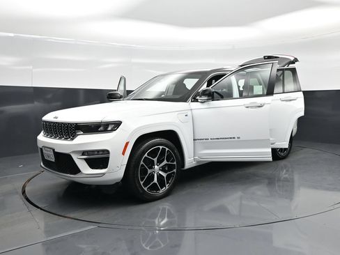 Used 2023 Jeep Grand Cherokee Summit AWD/4WD image 28