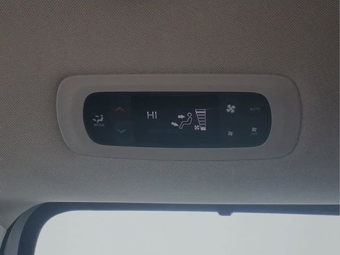 Used 2023 Chrysler Pacifica Touring-L image 26